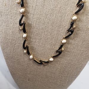 Naturals necklace by Monet